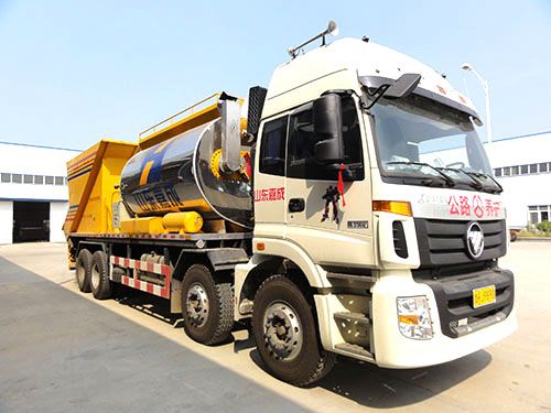 JC812橡膠瀝青碎石同步封層車